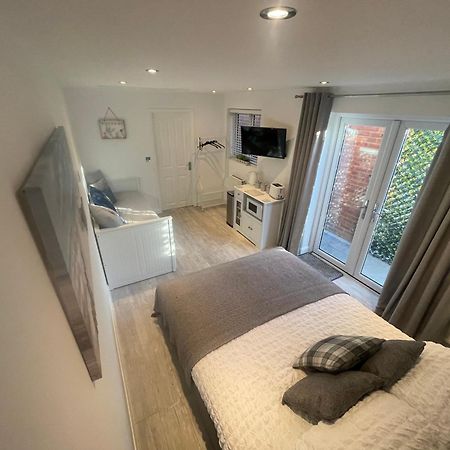 Modern Stylish Studio Flat Near Leigh On Sea. Hadleigh  Extérieur photo