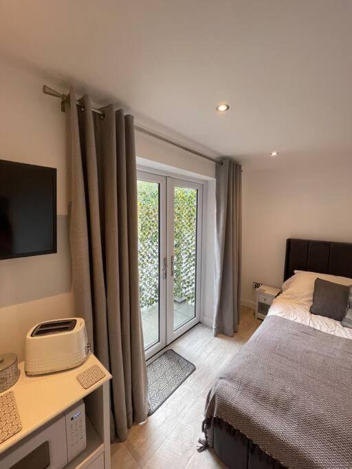 Modern Stylish Studio Flat Near Leigh On Sea. Hadleigh  Extérieur photo