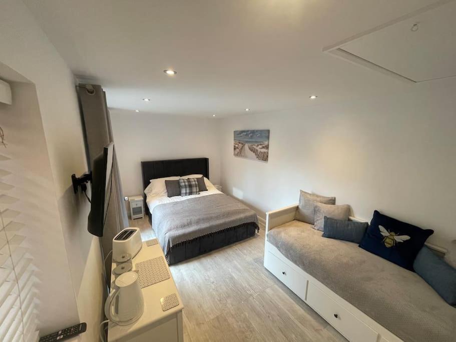 Modern Stylish Studio Flat Near Leigh On Sea. Hadleigh  Extérieur photo